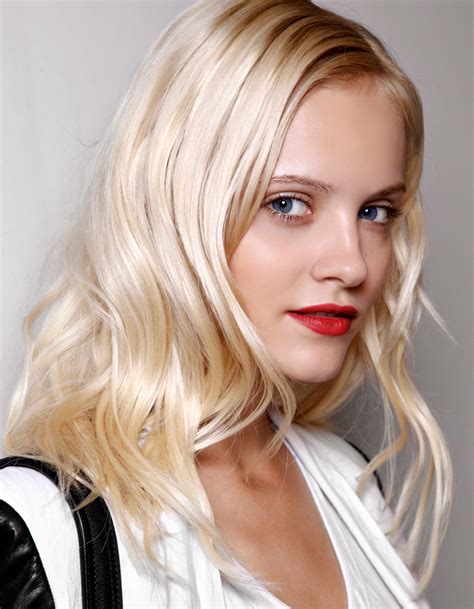 Le cheveu blond platine - Cheveux blonds : les nuances à demander à son coiffeur - Elle