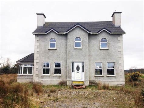 The cheapest house in Ireland is up for sale | Houses in ireland, Cheap houses, Irish houses