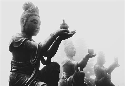 Tian Tan Buddha. It is not everyday that you say "wow" - HyphyHip