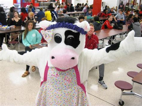 Cow mascot promotes nutrition at Crestview High School (PHOTOS) | Crestview News Bulletin