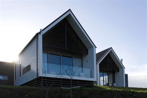 Bright and Uplifting Rural Retreat in New Zealand: Farmhouse by RTA Studio(이미지 포함) | 시골 주택, 집 건축, 별장