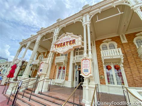 PHOTOS: More Fall Decorations Have FINALLY Started to Appear in Disney World! | the disney food blog