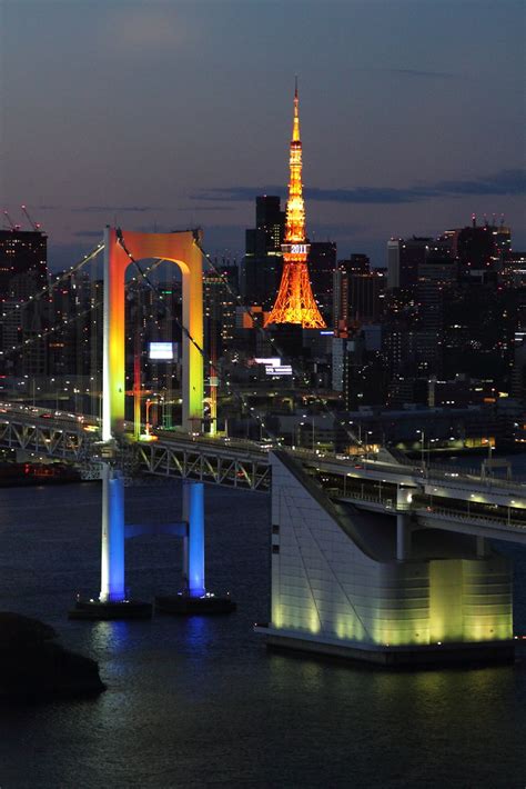 Odaiba at night | Tokyo Tower and Rainbow Bridge in Odaiba | Crezalyn Nerona Uratsuji 浦辻クレザリンネロナ ...