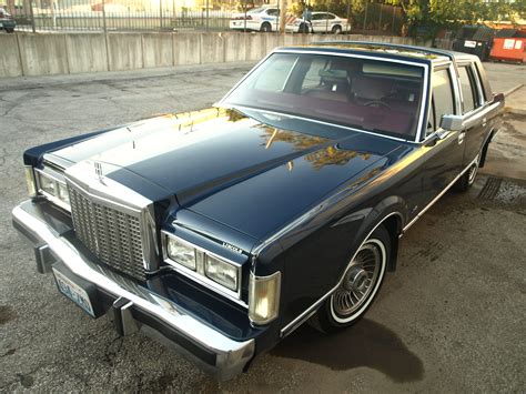 1988 Lincoln Town Car - Information and photos - MOMENTcar