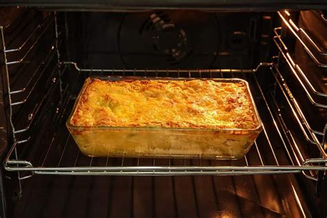 At What Temperature Should You Bake Lasagna ? - HowdyKitchen