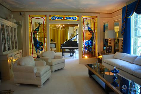 Elvis Presley Graceland Mansion in Pictures | Pommie Travels