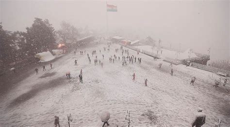 First heavy snowfall this year brings cheer in Shimla | Shimla News - The Indian Express