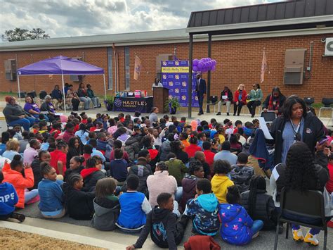 Hartley Elementary School offering free library books for students