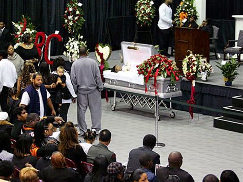 Chris Henry Remembered at Funeral - Photo 9 - Pictures - CBS News