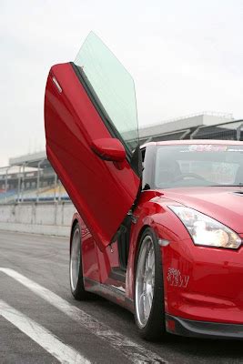 Sports Cars: LSD Released New Wing Doors for the Nissan GT-R