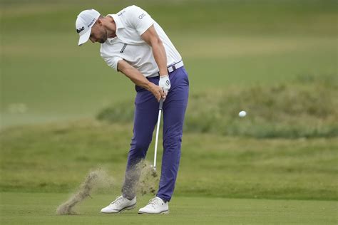 Wyndham Clark stands up to major pressure in third round of US Open