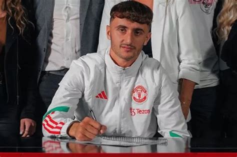 Manchester United youngster James Nolan signs first professional contract - Manchester Evening News