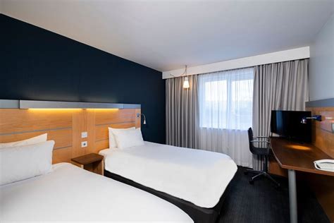 HOLIDAY INN EXPRESS LEEDS - CITY CENTRE, AN IHG HOTEL $66 ($̶7̶1̶ ...