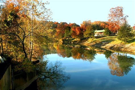 8 Incredible Spots to See Fall Foliage in Arkansas - Territory Supply