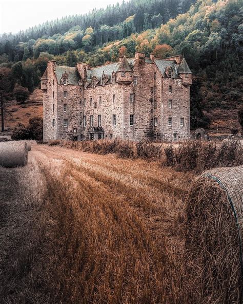 Castle Menzies, Scotland : r/castles