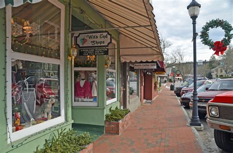 Downtown Highlands NC shops | Highlands nc, North carolina homes ...