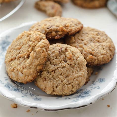 Sugar-Free "Oatmeal Cookies" (Low Carb, Keto) - Low Carb Maven