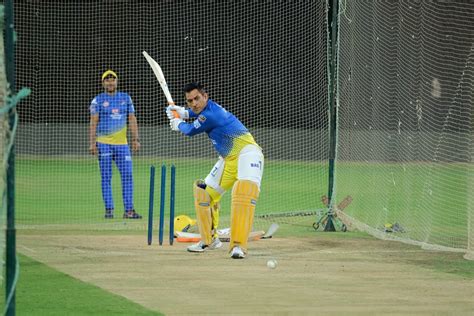 IPL 2021: MS Dhoni back in groove, rains sixes in CSK nets - WATCH ...