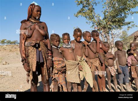 Women tribes hi-res stock photography and images - Alamy