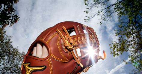 Catch a Whiff of the Big-League Lifestyle With Mizuno's Pro Baseball ...