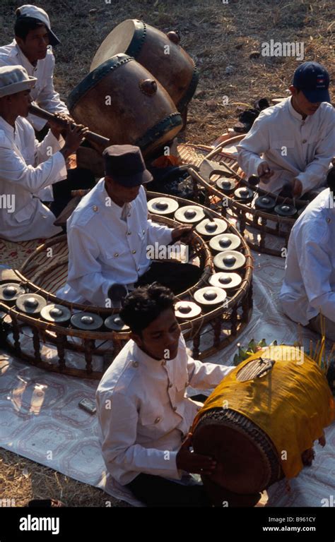 Cambodia music flute hi-res stock photography and images - Alamy