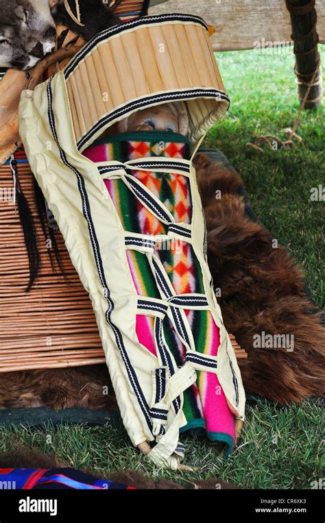 Papoose - Native American Indian child carrier, USA Stock Photo - Alamy