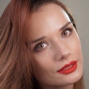 Starling ASMR - Age, Family, Bio | Famous Birthdays