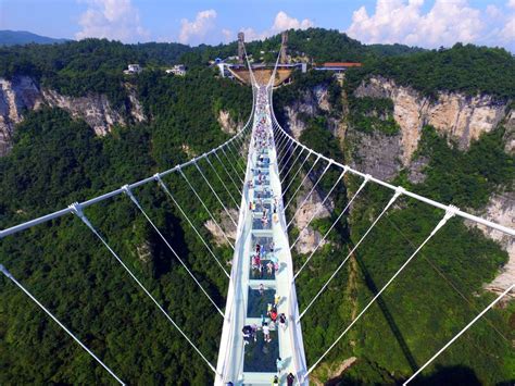 Photos. En Chine, le pont « en verre » le plus long du monde ouvre au ...