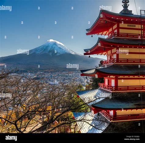 Temple and mount fuji hi-res stock photography and images - Alamy