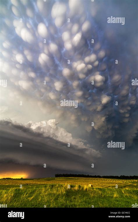 Supercell clouds hi-res stock photography and images - Alamy