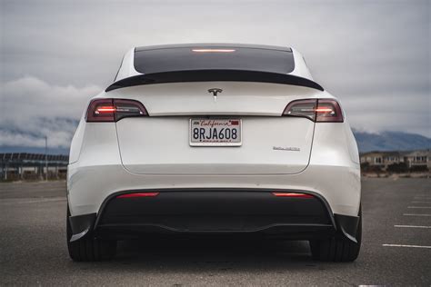 Tesla Model Y Performance Spoiler - Image to u