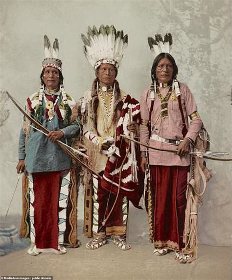 100 Years Ago Real Native Americans Proudly Posed for the Camera: Chiefs, Warriors, and Priests ...