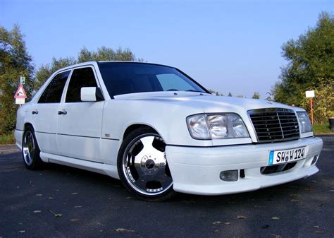 Mercedes-Benz W124 WALD BODYKIT | BENZTUNING