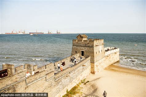 Great Wall holds a collage of scenery - chinaculture.org