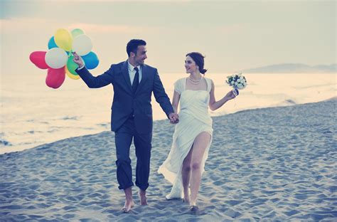 romantic beach wedding at sunset 12654313 Stock Photo at Vecteezy