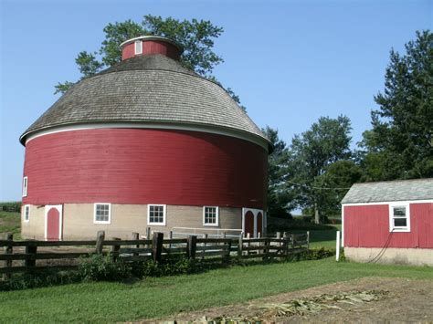 Round, robust barn!! | Barn construction, Barn, Barn pictures