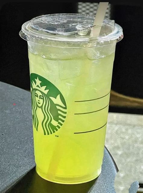 Starbucks drink in green 💚💚 | Thức ăn, Đồ uống, Uống