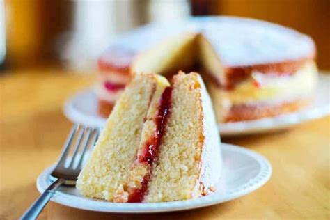 How To Make A Victoria Sponge Cake With Buttercream - Cake Walls