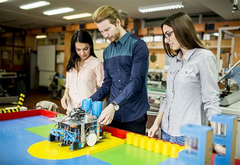 Young people in robotics classroom | Get into Neurodiversity