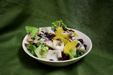 Mango & Tomato: Grilled calamari salad with oranges and black beans