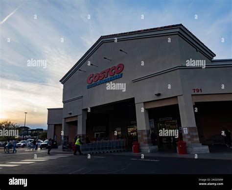 Costco warehouse hi-res stock photography and images - Alamy