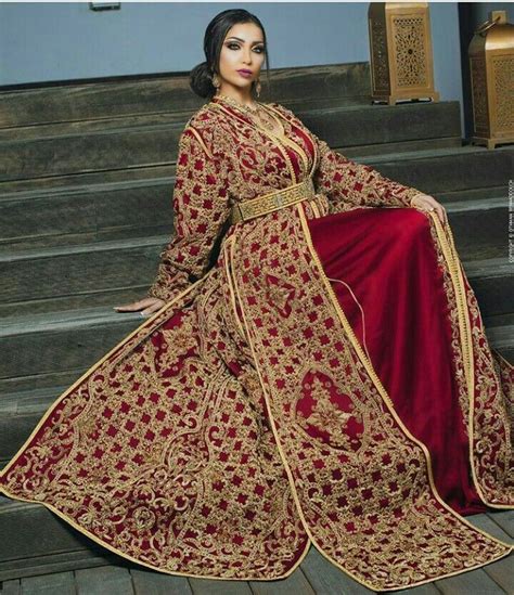 @ihssanghzeilcouture caftan marocain en rouge Dounia Batma | Moroccan fashion, Arabic clothing ...