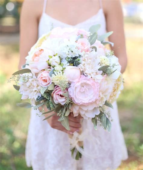 Alternative Bouquets to Carry Down the Aisle At Your Wedding