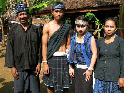 Pakaian Suku Baduy: Jamang Sangsang, Tantangan Zaman