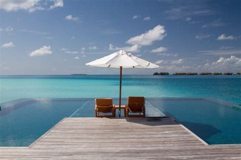 Hanimaadhoo Island, Maldives | Infinity pool, Swimming pools, Maldives