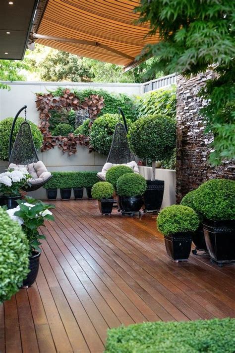 Decoración de interior y exterior - jardines - patios | Small courtyard gardens, Courtyard ...