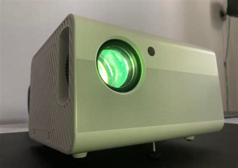 Lux vs. Lumens projector - Can you name these differences?