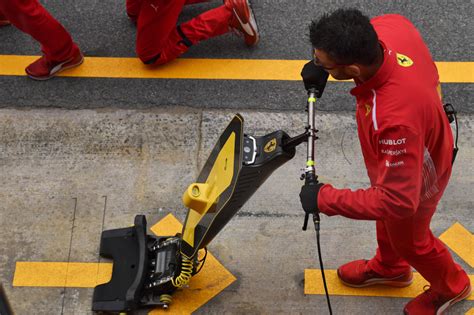 F1 pit crew: what each member does during a Formula 1 pit stop