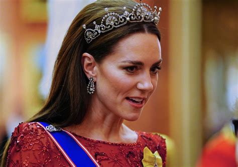 Kate Middleton Wears a Reworked Heirloom Jewel | Vogue