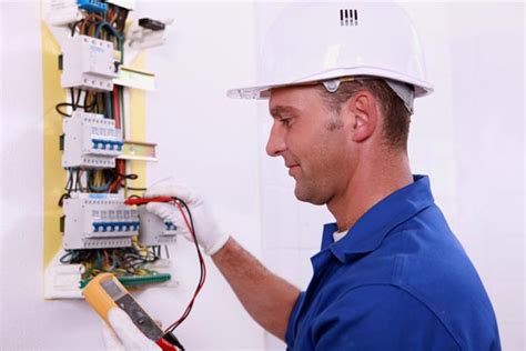 Reasons to Hire an Electrician | electricaleasy.com